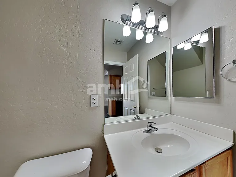 6506 S 10th Dr — Photo 8