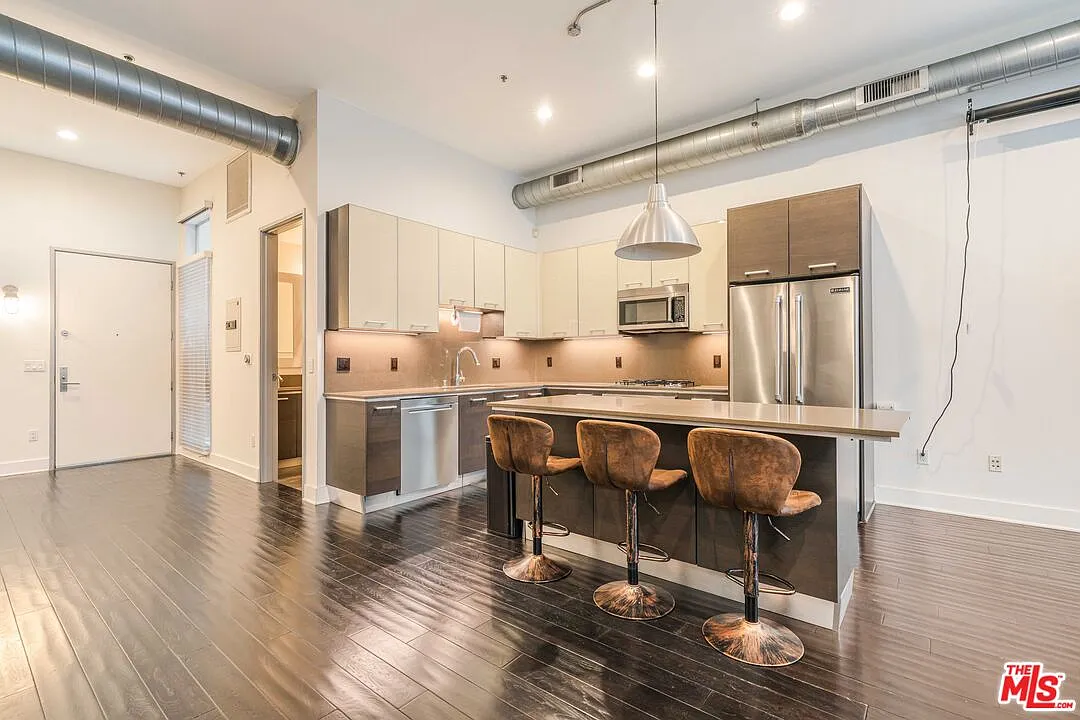 13320 Beach Ave — Photo 2