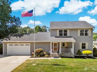 78 Wayside Dr, Keyport, NJ 07735