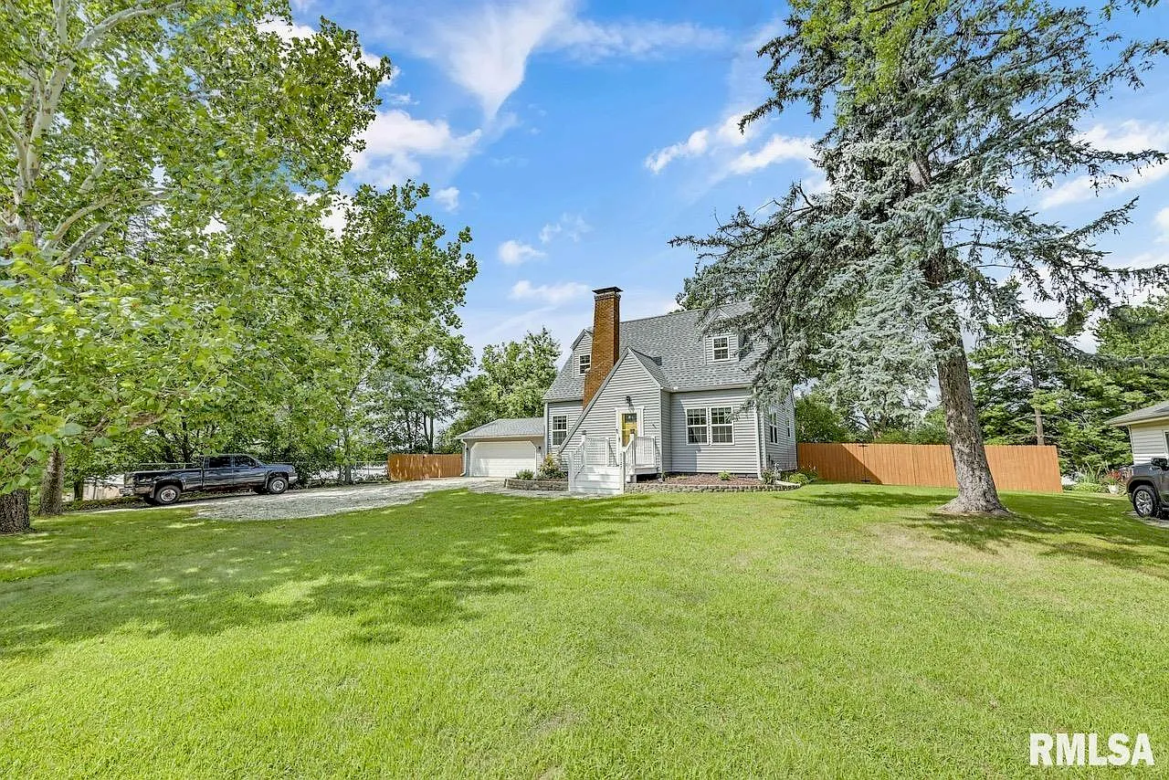 3 bed, 1.0 bath, 1296 sqft, $2,000 — Photo 3