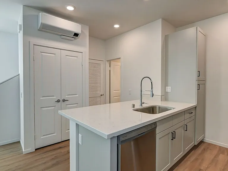 2040 N Highland Ave — Photo 11