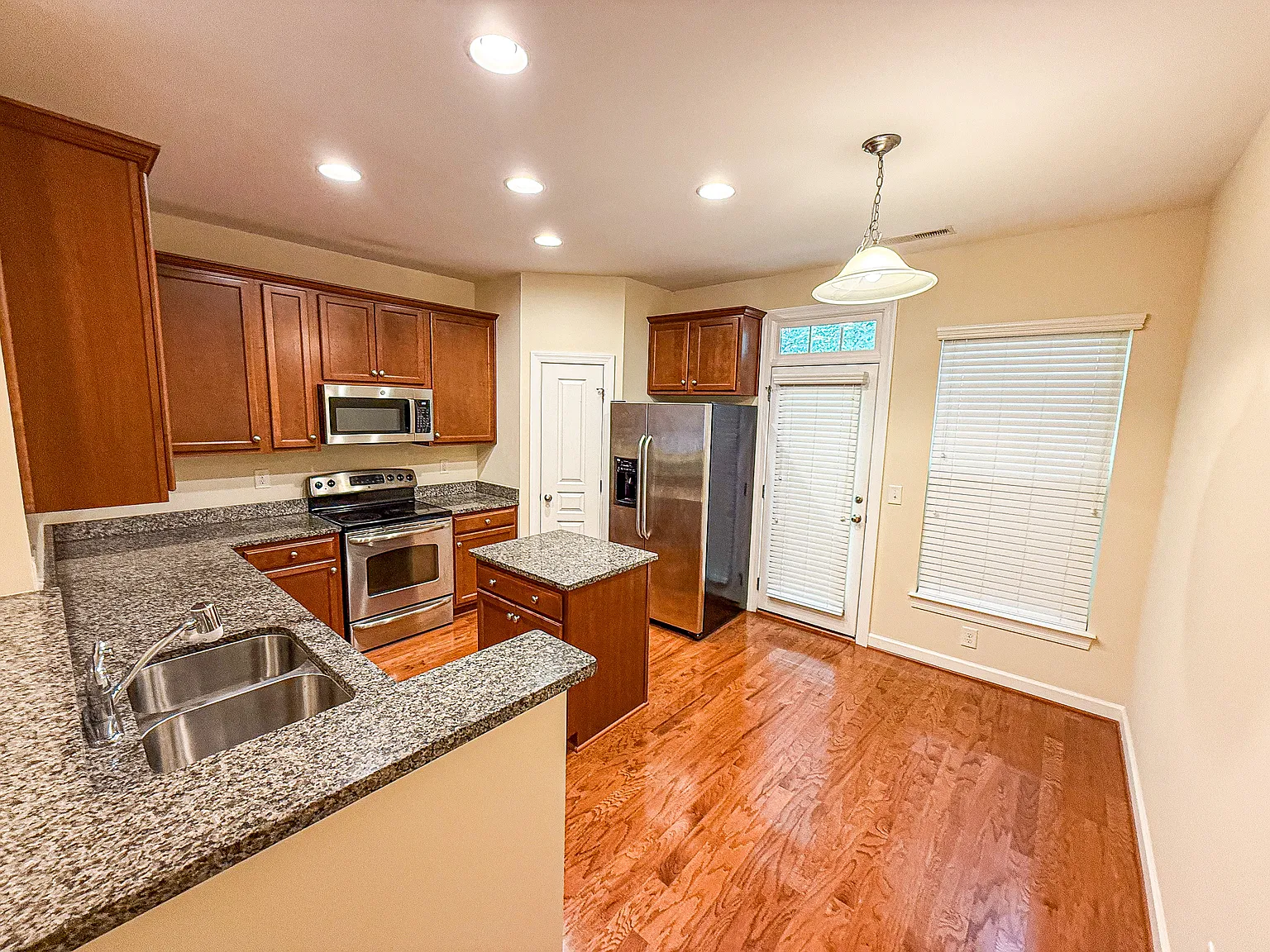 2 bed, 1496 sqft, $1,950 — Photo 3