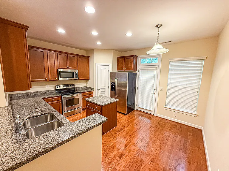 8010 Sycamore Hill Ln — Photo 3