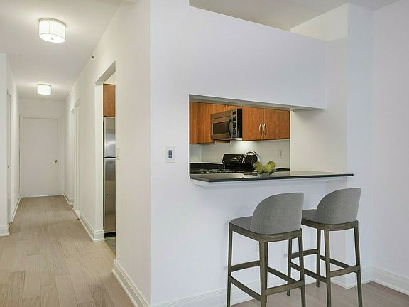 3rd image of 222 E 34th St APT 1215