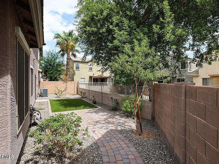 15881 N 74th Ave — Photo 35