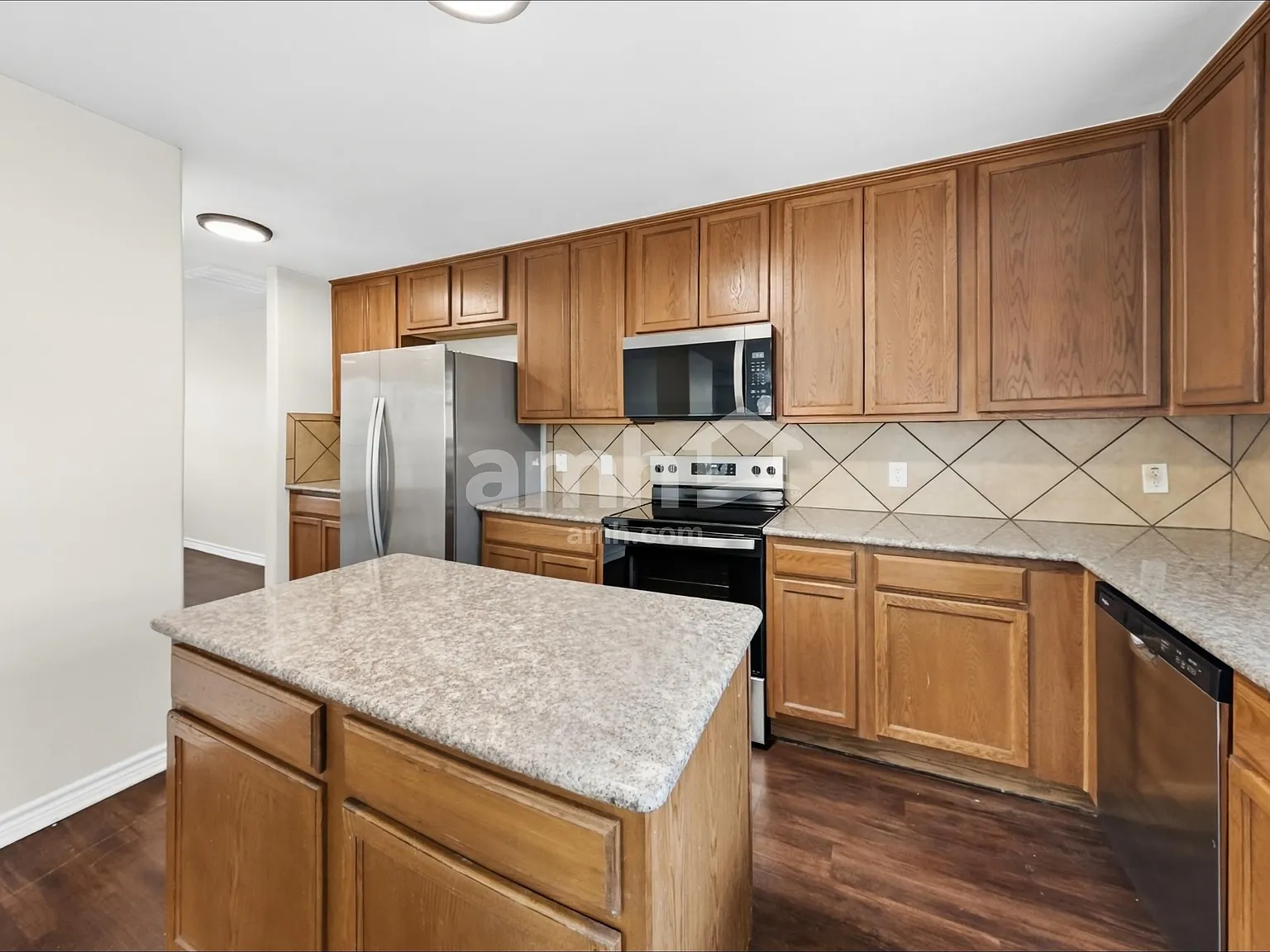 4 bed, 2.5 bath, 2422 sqft, $2,120 — Photo 3