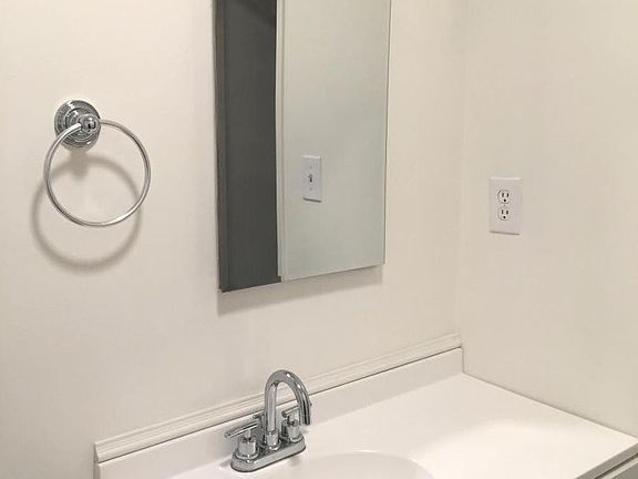 4th image of 2025 S Bedford St #8936389