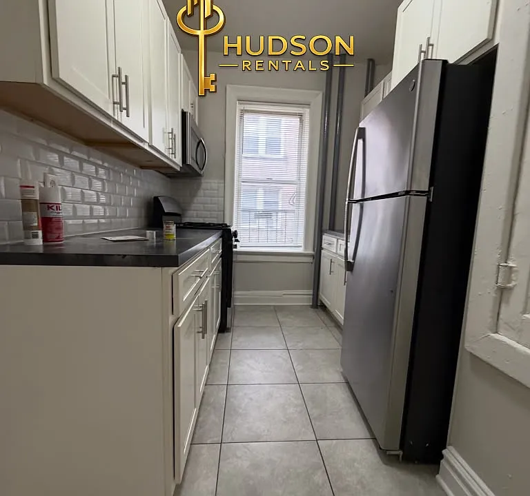 125-127 Corbin Ave #102
