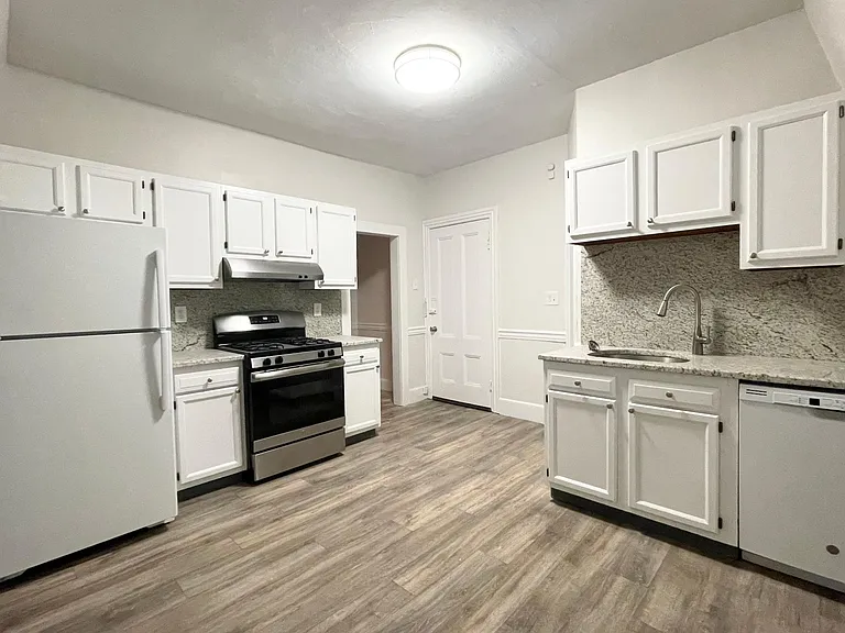 277 Lafayette St #3R — Photo 3