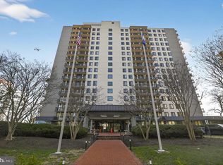 801 N Pitt St APT 411, Alexandria, VA