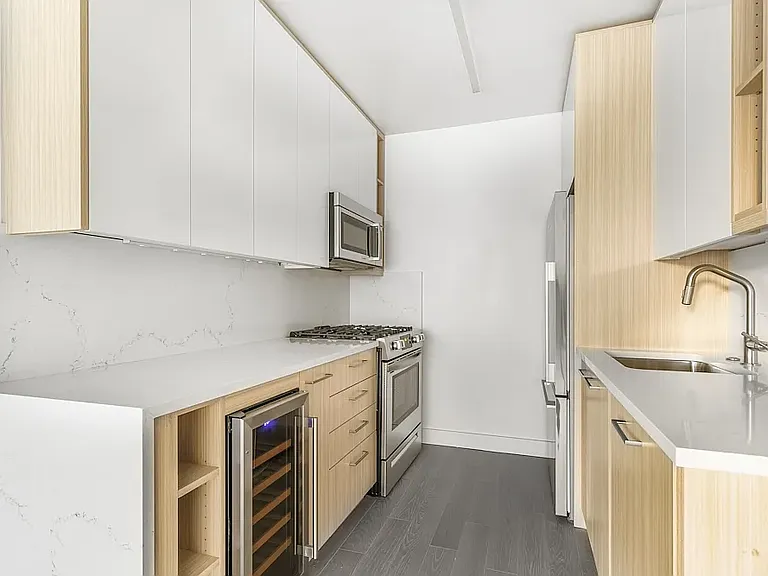 101 W End Ave #7Q — Photo 2