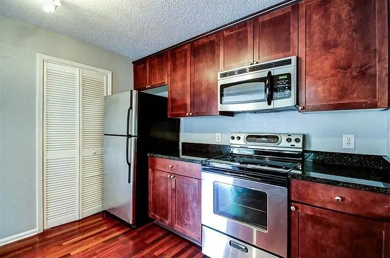 2657 Lenox Rd NE - H101 — Photo 3
