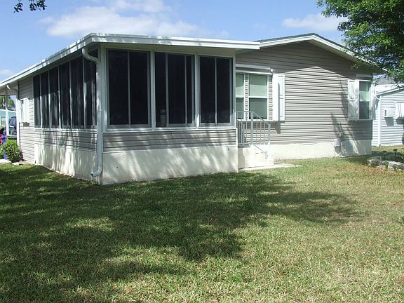 3rd image of 211 Bimini Cay Cir