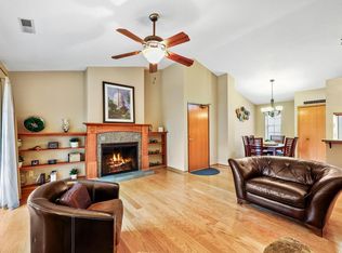 891 Park St APT 201, Oregon, WI 53575