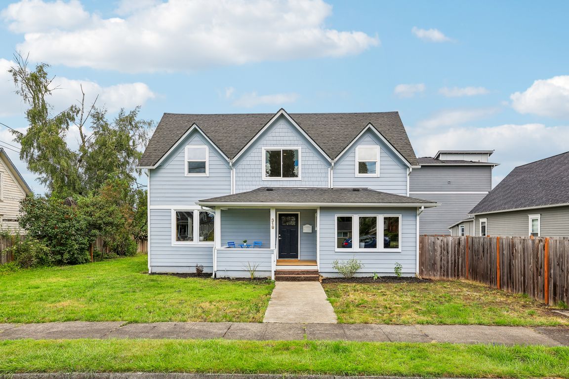 Short Columbia St-S1006-001.jpg