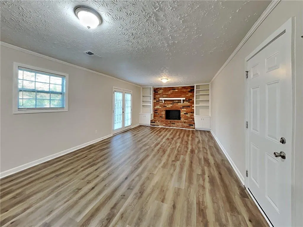 3 bed, 2.0 bath, 1439 sqft, $1,780 — Photo 3