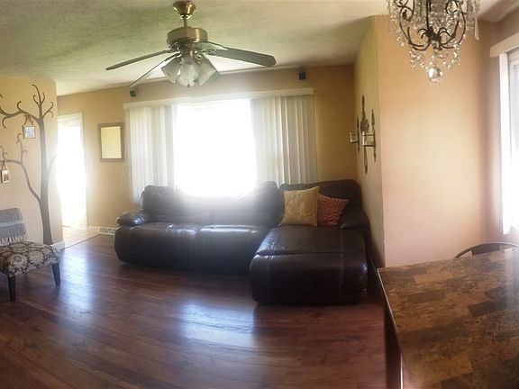 5th image of 204 E Greenview Ave