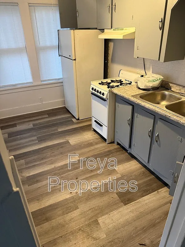 2 bed, 1.0 bath, $950 — Photo 3