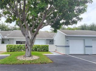 2640 W Gately Dr W #305, West Palm Beach, FL 33415