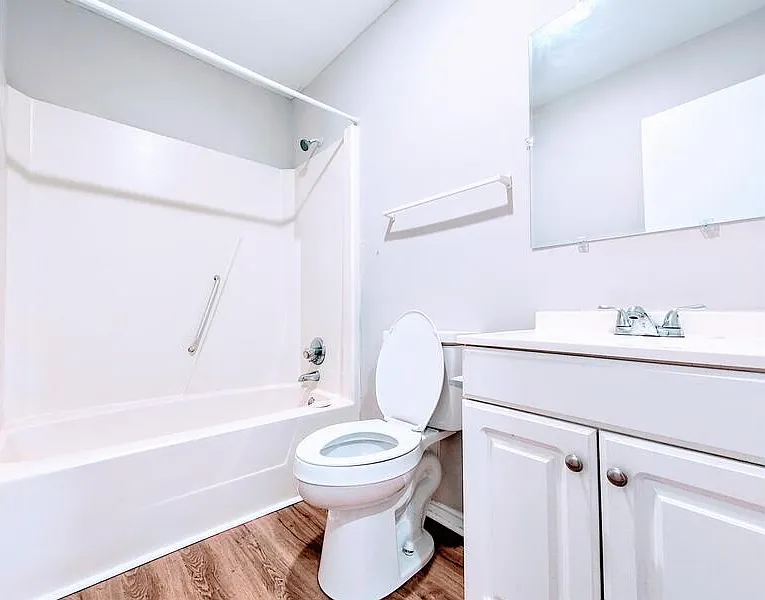 2 bed, 1.0 bath, $800 — Photo 3