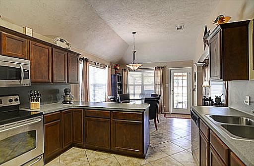 5th image of 6712 Wooded Dr