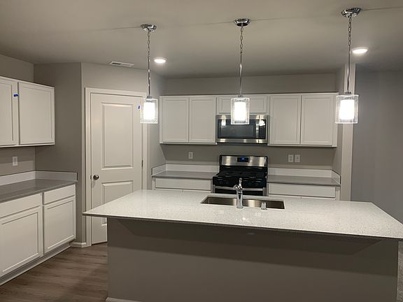 4th image of 9241 Verbena St SE