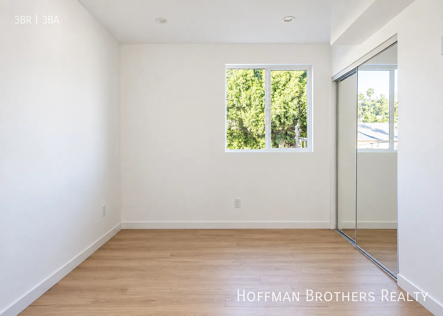 4 Weeks Free! 3br/2.5ba Townhouse With Private Rooftop Deck, In-Unit Laundry & 2-Car Parking! — Photo 3