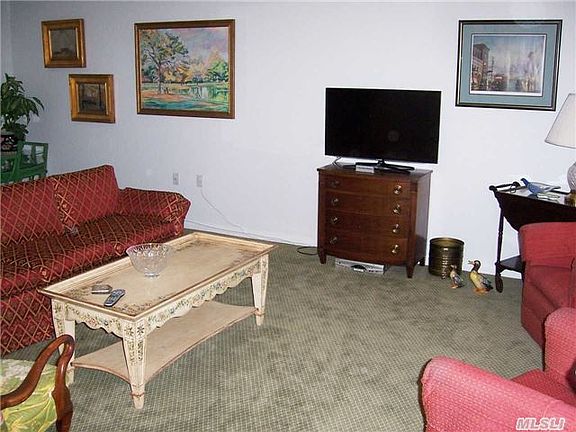 3rd image of 95 Pond View Dr