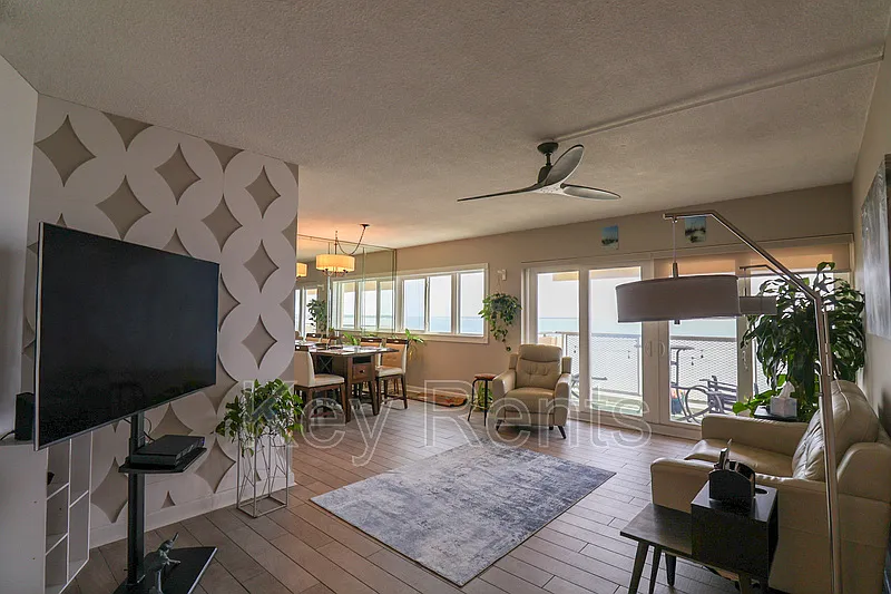 2 bed, 2.0 bath, 1100 sqft, $2,050 — Photo 4