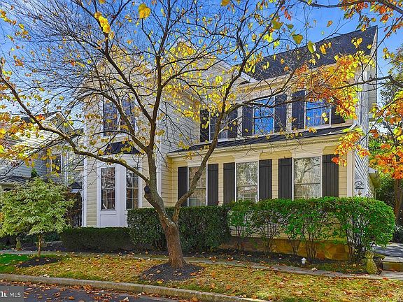 4th image of 1109 Washingtonville Dr
