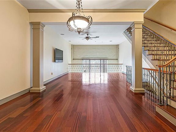 5th image of 1071 Tchoupitoulas St