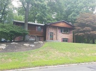 9 Palisades Ct, Pomona, NY 10970