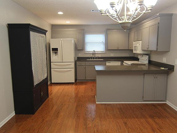 5th image of 4692 Meadow Lake Dr