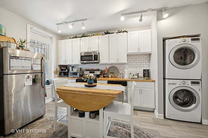 1st image of 2137 N Leavitt St #1