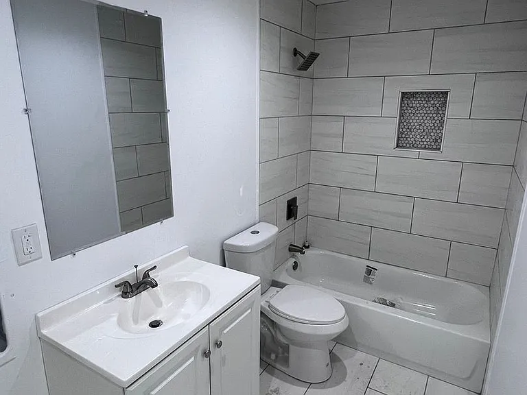 2458 Chestnut Ave — Photo 3