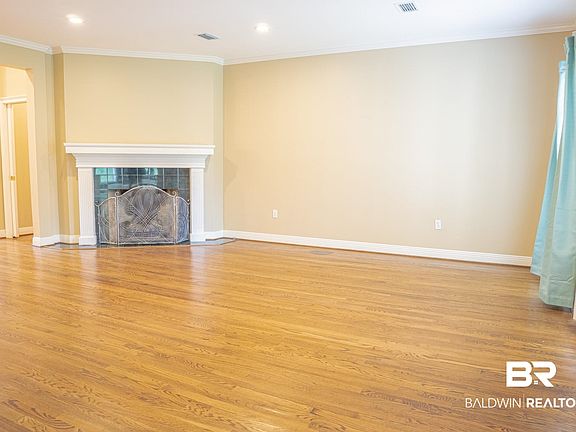 5th image of 983 Forest Hill Dr