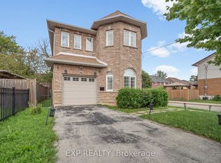 257 Carla Ave #18, Hamilton, ON L8G 3M9