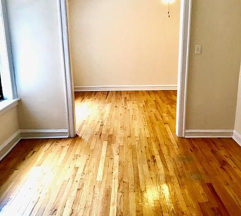 2nd image of 916 W Oakdale Ave #1A