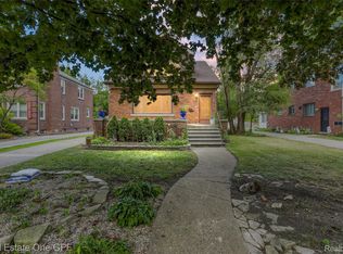 818 Neff Rd, Grosse Pointe, MI 48230