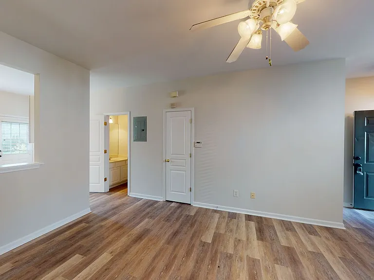5545 Seths Dr — Photo 21