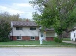 28700 7 Mile Rd, Livonia, MI 48152