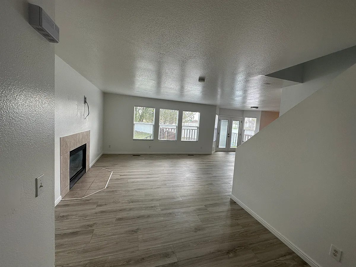 Building Photo - 163 Skyline Dr