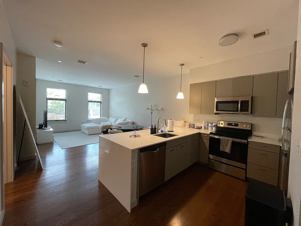 455 Harvard St #204