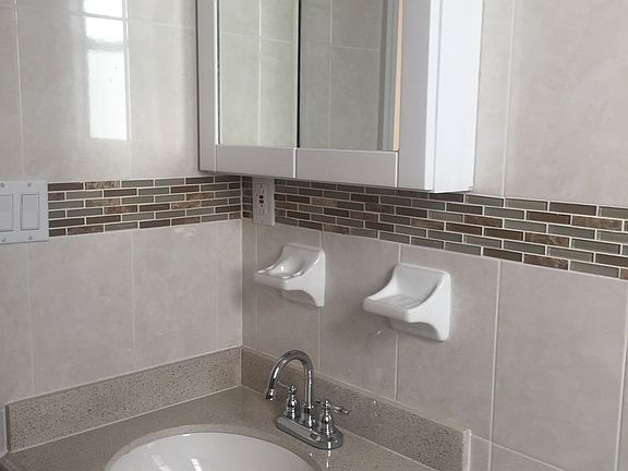 4th image of 2147 E 17th St APT 5A