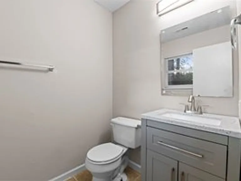 713 Grantland Dr — Photo 11
