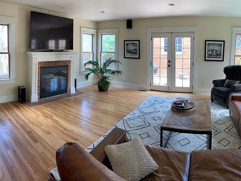 1520 S Clarkson St — Photo 2