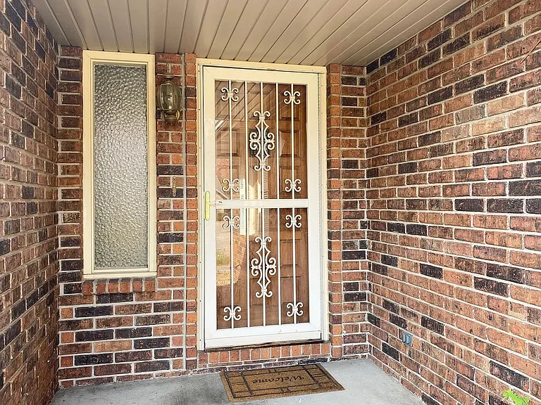 3921 S Cutler Ct — Photo 2