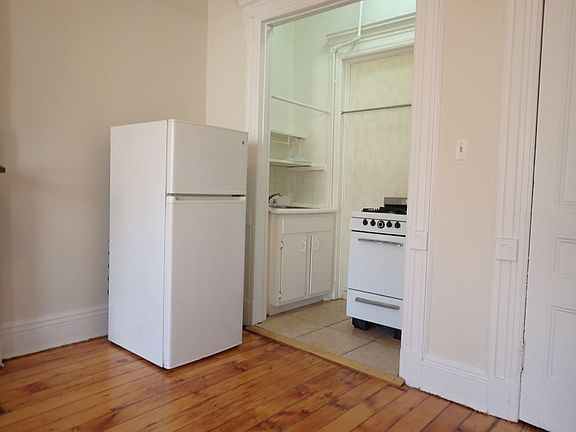 4th image of 308 Saint James Pl #F2