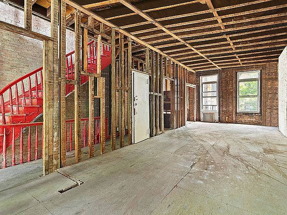 5th image of 313 E 6th St