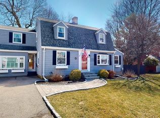 19 Neighbors Ln, Waltham, MA 02453